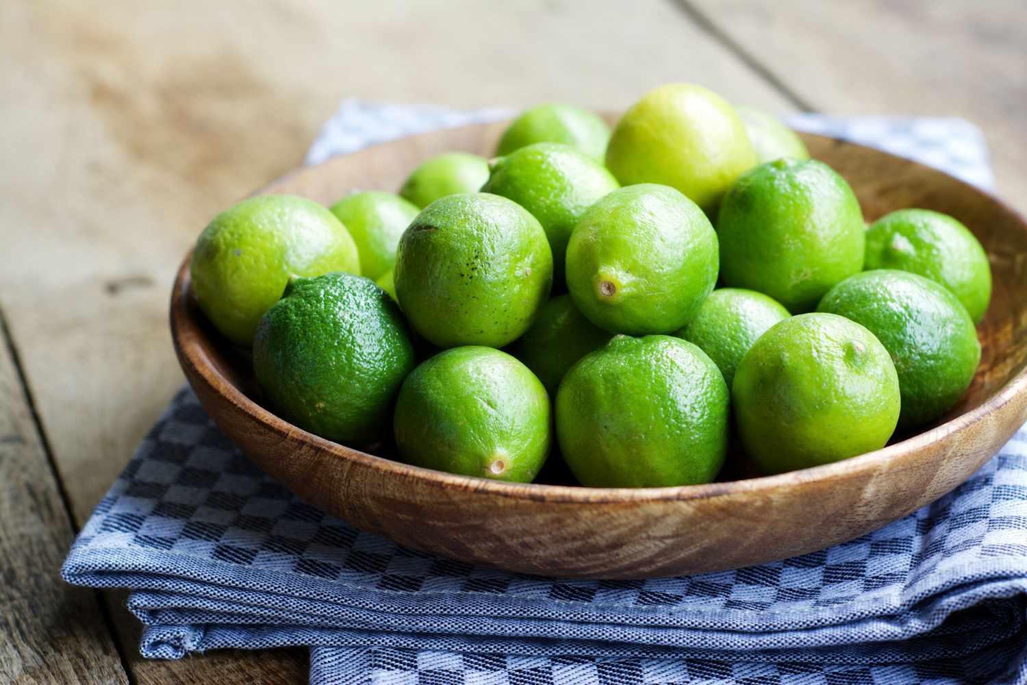 Key Limes vs. Regular Limes: The Ultimate Pie Guide